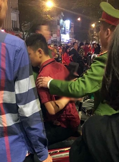 Vụ thanh niên bị đâm vào lưng khi 