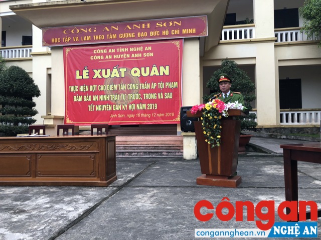 Thượng tá Nguyễn Hồng Tuyến, Ủy viên Ban Thường vụ Huyện ủy, Bí thư Đảng ủy, Trưởng Công an huyện đã thông qua Lệnh xuất quân của Giám đốc Công an tỉnh Nghệ An và Trưởng Công an huyện Anh Sơn
