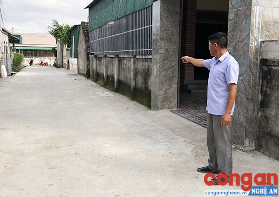 Tuyến đường giao thông nội thôn sạch đẹp được xây dựng lại theo chuẩn nông thôn mới có sức đóng góp không nhỏ của anh Nguyên