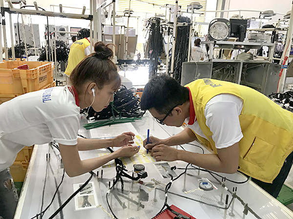 Sản xuất dây cáp điện tại Công ty Dongjin Global (KCN Đất Đỏ 1, huyện Đất Đỏ).