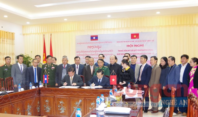Hai bên ký biên bản Hội nghị