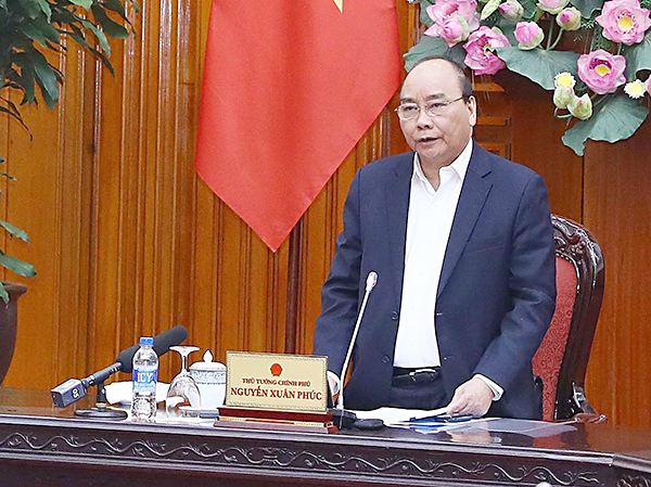 Thủ tướng Nguyễn Xuân Phúc chủ trì cuộc họp Thường trực Chính phủ bàn về một số công tác của Tiểu ban kinh tế - xã hội. (Ảnh: Quang Hiếu)