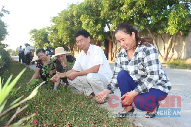 Nhiều tuyến đường sạch đẹp, khang trang tại các xã đã góp phần xây dựng các “miền quê đáng sống” trong xây dựng nông thôn mới