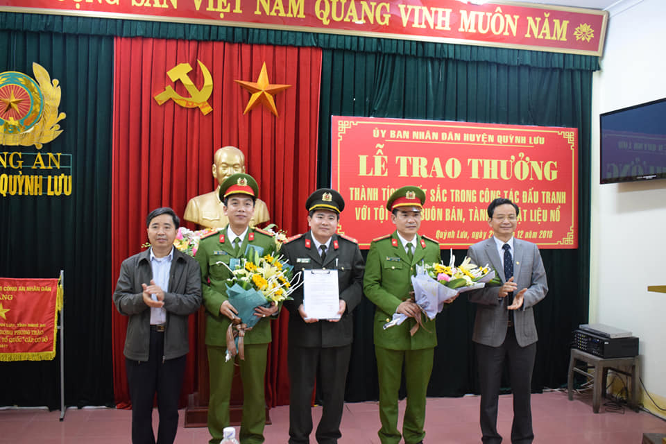 Lãnh đạo Huyện ủy, UBND huyện chúc mừng Ban chuyên án