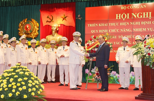 Thủ tướng Nguyễn Xuân Phúc đến dự hội nghị của Bộ Công an ngày 7/8/2018. Ảnh: Đạt Nguyễn