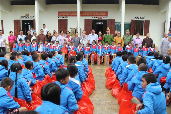 Những hoạt động thiện nguyện                 của các tổ chức Phật giáo               góp phần tích cực đảm bảo               an sinh xã hội trên địa bàn