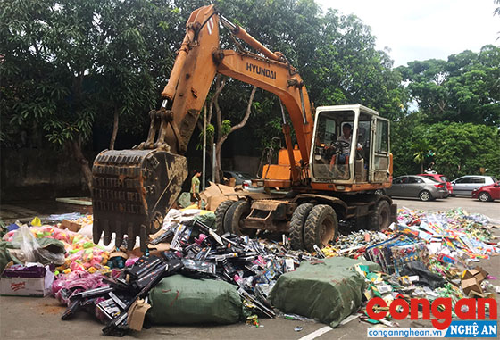 Tiêu hủy hàng hóa nhập lậu bị phát hiện, thu giữ