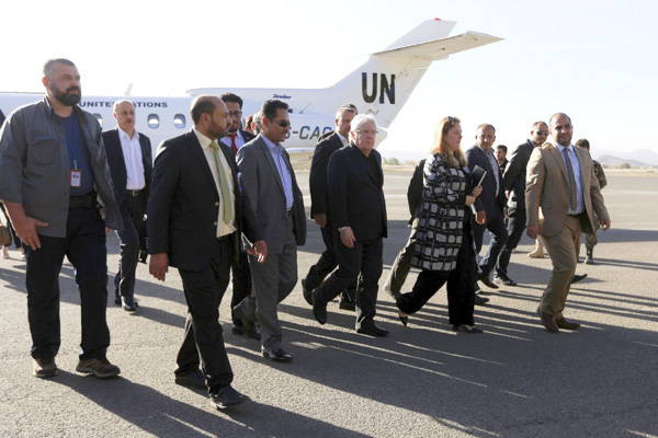 Phái đoàn Liên hợp quốc tới sân bay Quốc tế ở thủ đô Sanaa, Yemen.