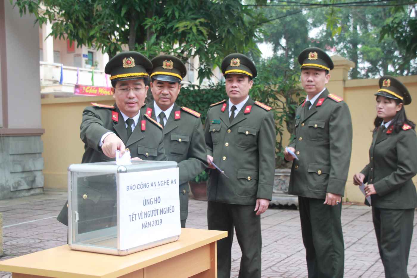 Lãnh đạo, Ban biên tập Báo Công an Nghệ An ủng hộ 'Tết vì người nghèo'