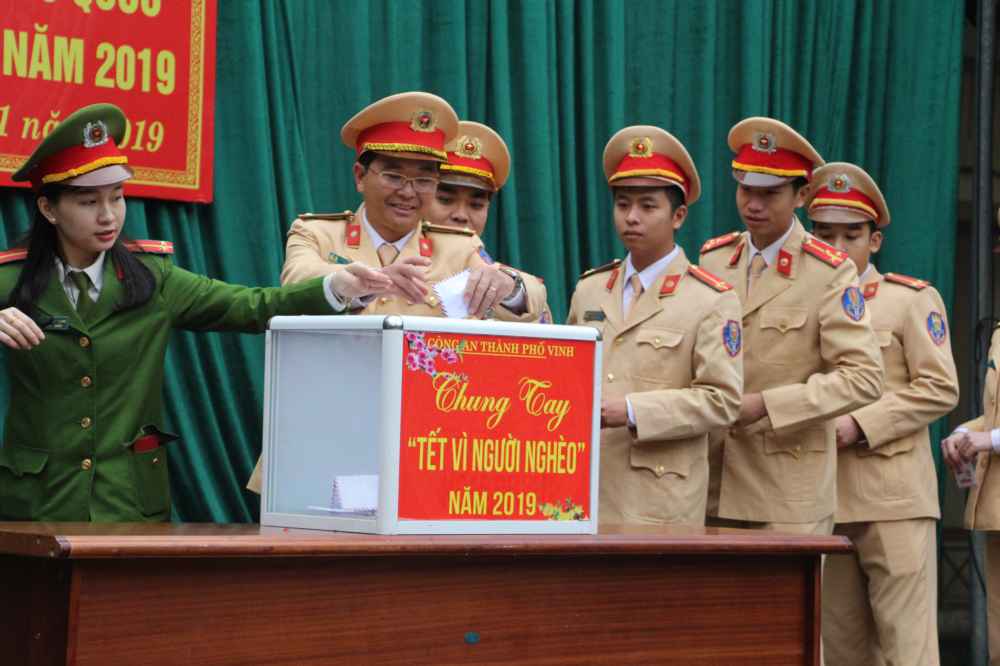 CBCS Công an thành phố Vinh tham gia ủng hộ 