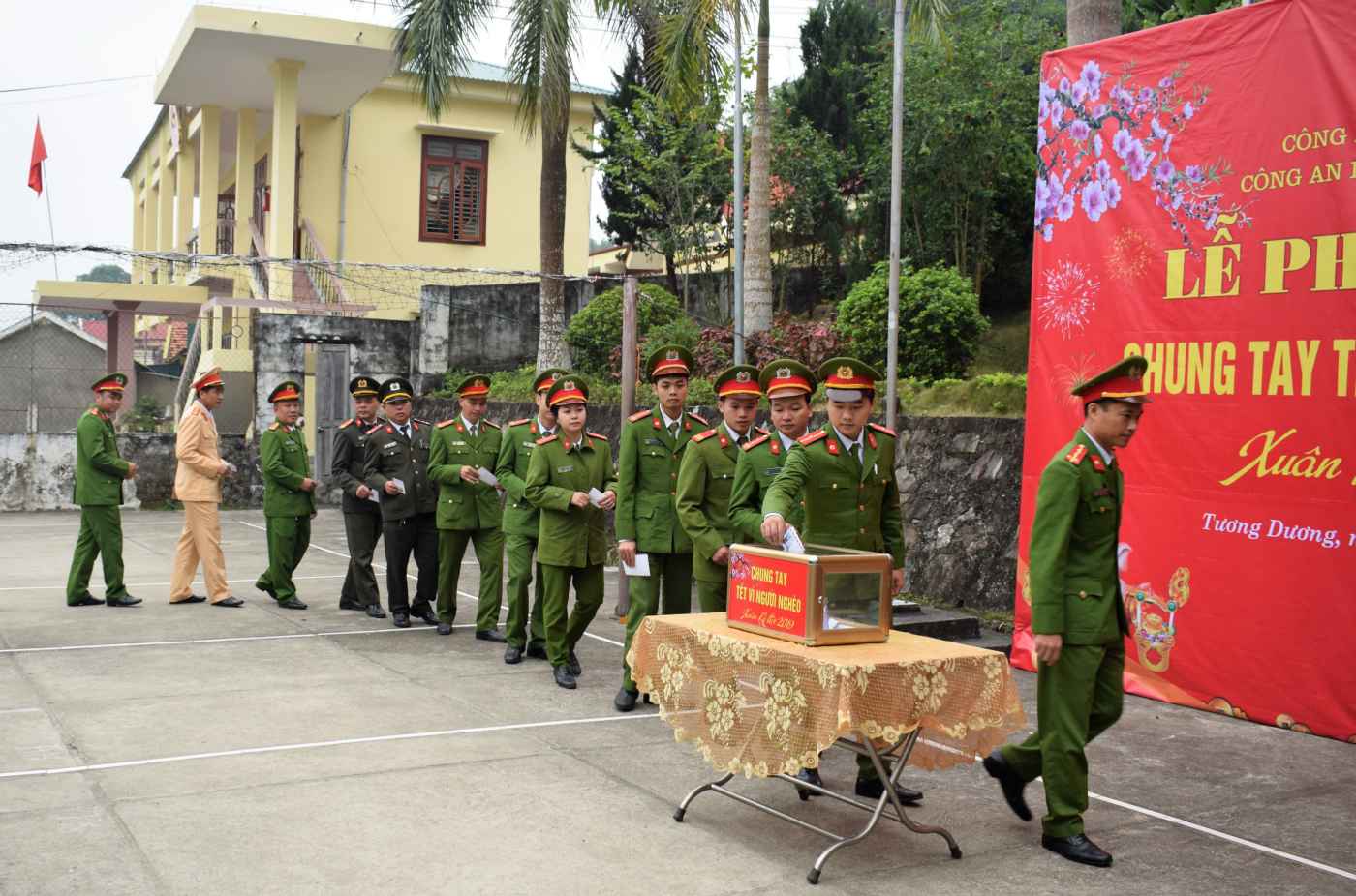 CBCS Công an Tương Dương ủng hộ Tết vì người nghèo