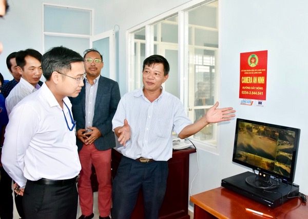 Hình ảnh các camera truyền về máy chủ đặt tại trụ sở Công an xã Long Sơn.