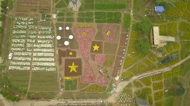 Dự kiến, tổ hợp bối cảnh từ hoa rực rỡ này sẽ mở cửa đón khách đến thăm quan, chiêm ngưỡng đến khoảng tháng 3 âm lịch.