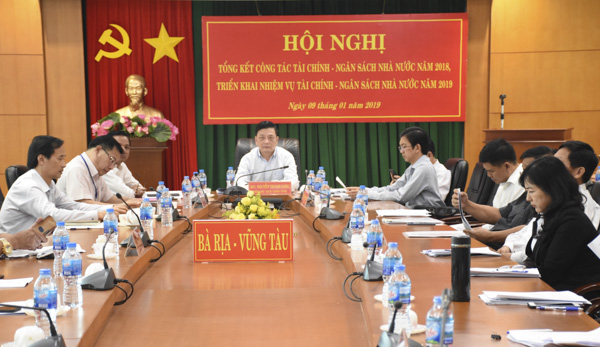 Đồng chí Nguyễn Thành Long, Phó Chủ tịch UBND tỉnh, đại diện các sở, ngành tham dự phiên họp.