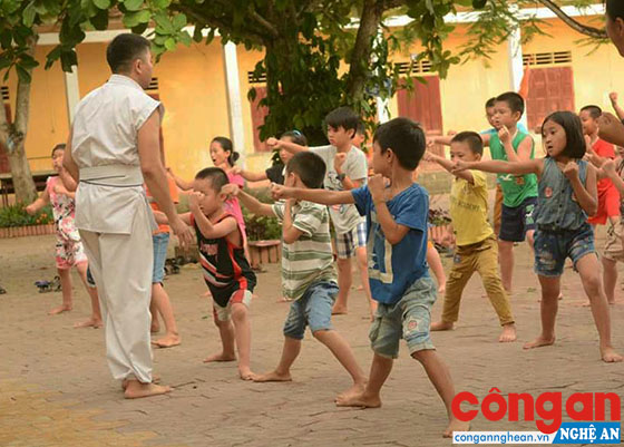 Học sinh thích thú với bộ môn võ thuật