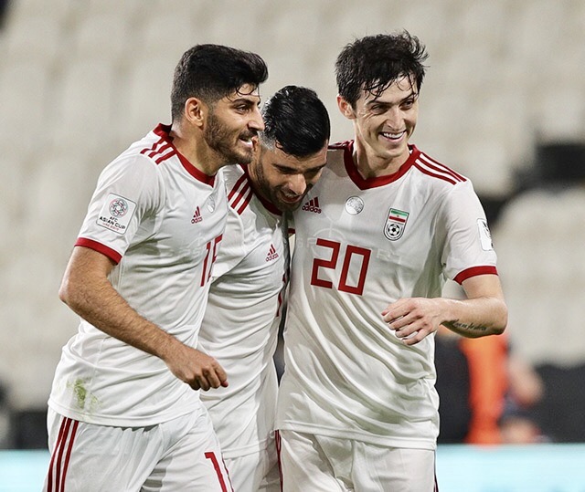 Các cầu thủ Iran chia vui sau bàn mở tỷ số. Ảnh: bongdaplus