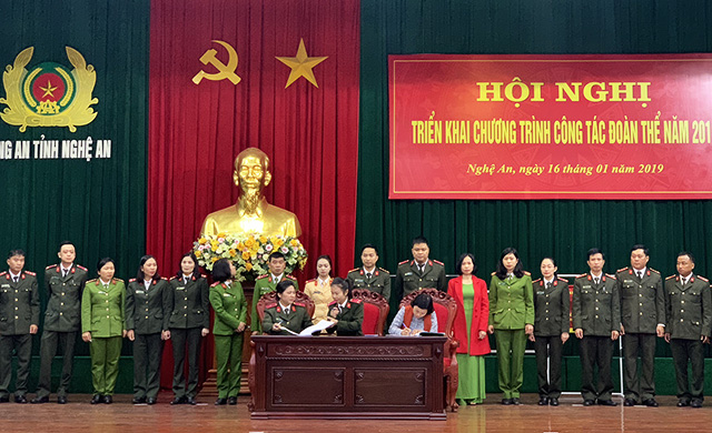 Các Công đoàn cơ sở trong Công đoàn Công an tỉnh Nghệ An ký giao ước thi đua