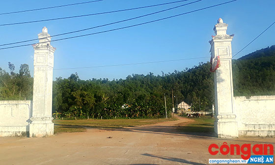 Dự án mở rộng sân lễ hội và bãi để xe đền Cuông dở dang, “ôm trọn” 7 hộ dân