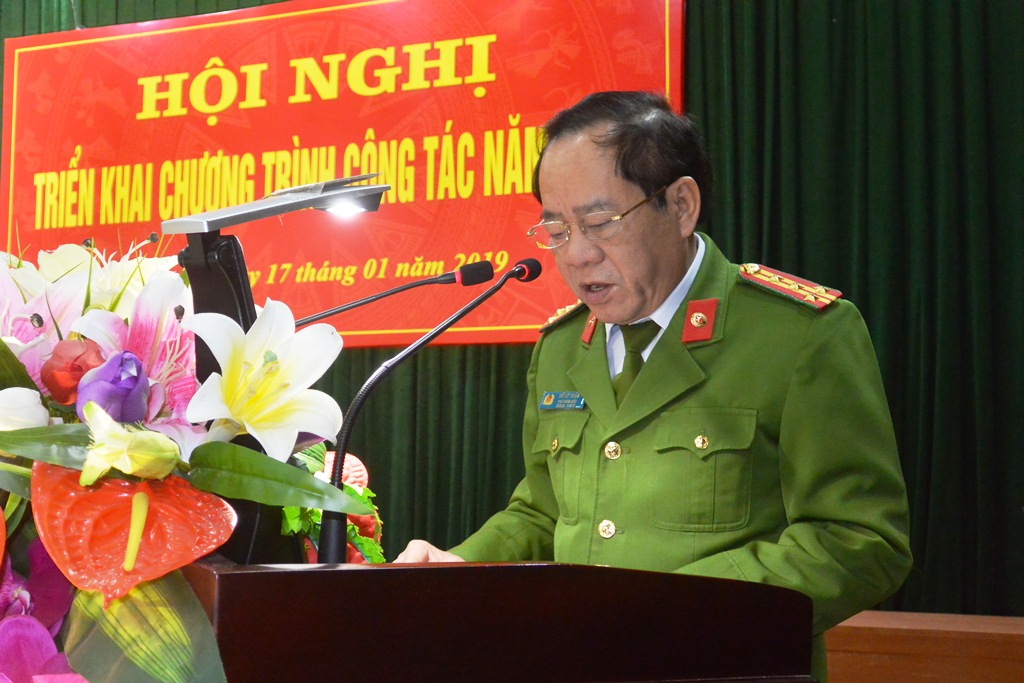 Đại tá Hồ Sỹ Tuấn, Phó Giám đốc Công an tỉnh phát biểu chỉ đạo tại hội nghị