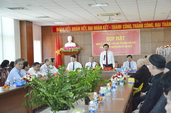 Đồng chí Nguyễn Hồng Lĩnh, Ủy viên Trung ương Đảng,  Bí thư Tỉnh ủy, Chủ tịch HĐND tỉnh phát biểu tại buổi họp mặt.