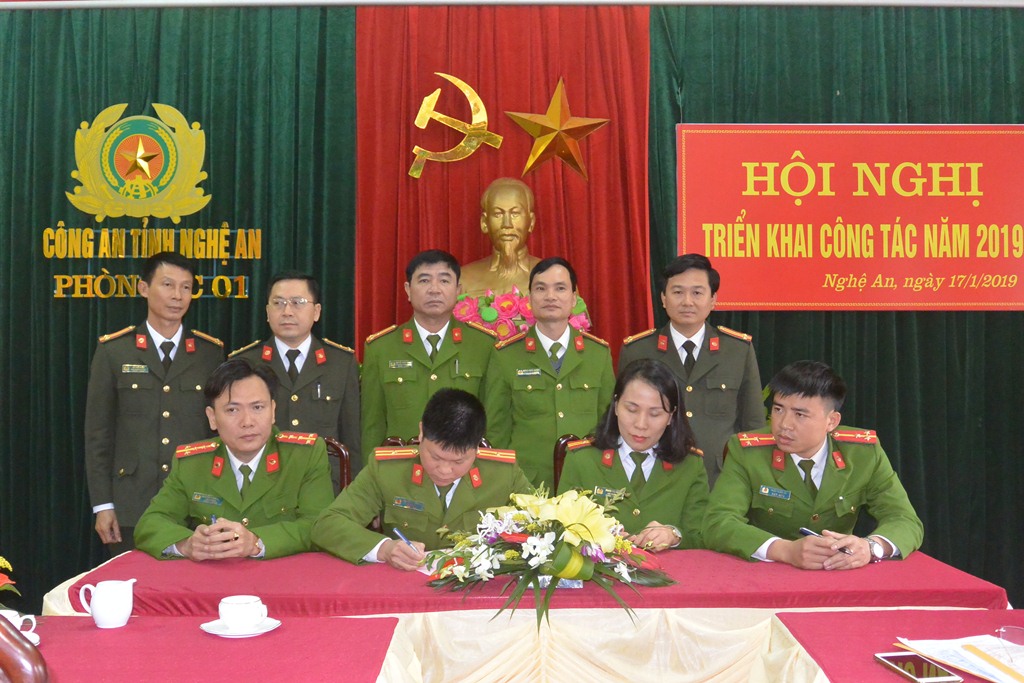 Các đội nghiệp vụ, Đoàn thanh niên, Hội phụ nữ ký kết giao ước thi đua