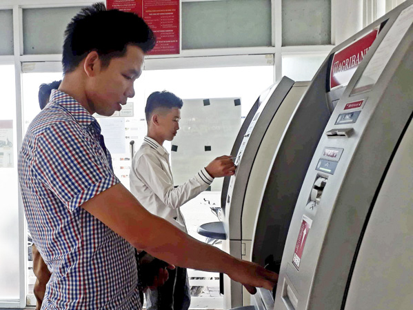 Các ngân hàng đã hoàn tất kế hoạch bảo đảm an toàn tại các cây ATM và nguồn tiền mặt phục vụ nhu cầu rút tiền của khách hàng trong dịp Tết.