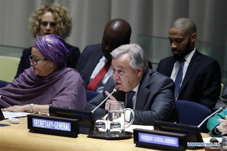 Tổng thư ký Liên hợp quốc Antonio Guterres đọc bài phát biểu chuyển tải thông điệp năm mới, ngày 16/1. (Ảnh: Xinhua)