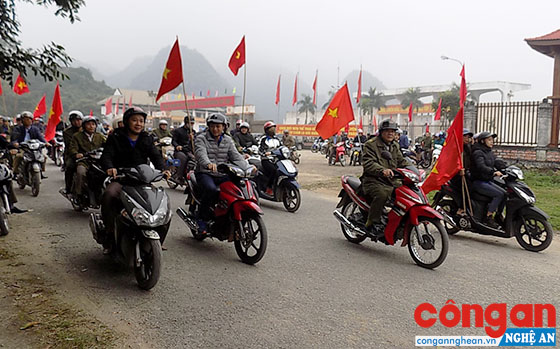 Các lực lượng tham gia diễu hành tuyên truyền về công tác đảm bảo TTATGT