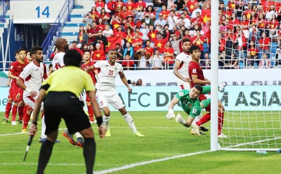 Tuyển Việt Nam tăng bậc trên BXH FIFA sau khi thắng Jordan