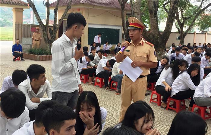 Giáo dục pháp luật cho học sinh là một trong những biện pháp quan trọng  để đảm bảo tình hình an ninh trật tự trong trường học