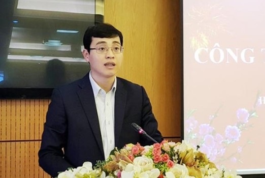 Chánh Văn phòng Bộ Tư pháp Đỗ Đức Hiển thông tin tại buổi họp báo. Ảnh: TH.