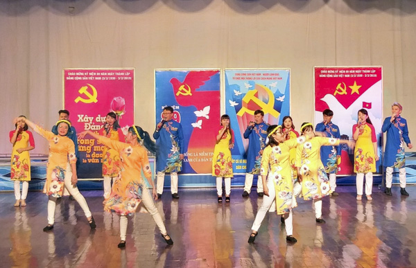 Một tiết mục văn nghệ trong chương trình nghệ thuật “Quê hương ngày mới” của Đoàn Ca múa nhạc tỉnh  sẽ biểu diễn trong dịp Tết.