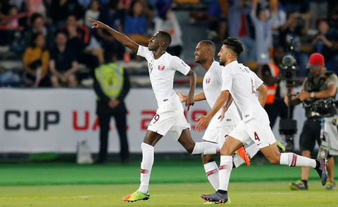 Niềm vui của các cầu thủ Qatar sau bàn mở tỷ số. 