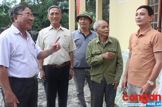 Bà con phường Thu Thủy, TX Cửa Lò trong ngày vui đại đoàn kết dân tộc