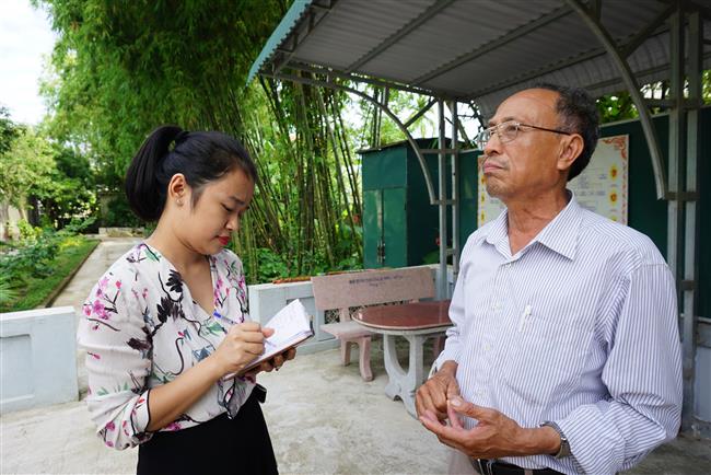 Ông Ngô Sỹ Học trao đổi với phóng viên 