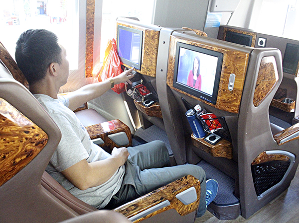 Anh Nguyễn Tuấn Nam, du khách đến từ Hà Nội hài lòng với dịch vụ giải trí trên xe.