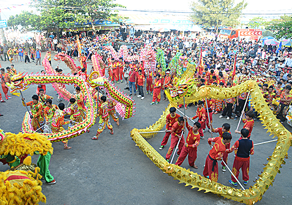 Lễ hội Dinh Cô Long Hải được tổ chức hằng năm luôn thu hút đông người dân và du khách.