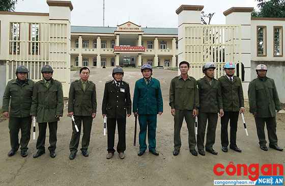 Ban Công an xã Giai Xuân chuẩn bị tuần tra đảm bảo ANTT trên địa bàn