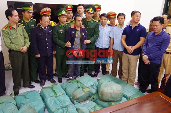 Gần 300 kg ma túy đá bị các lực lượng chức năng thu giữ