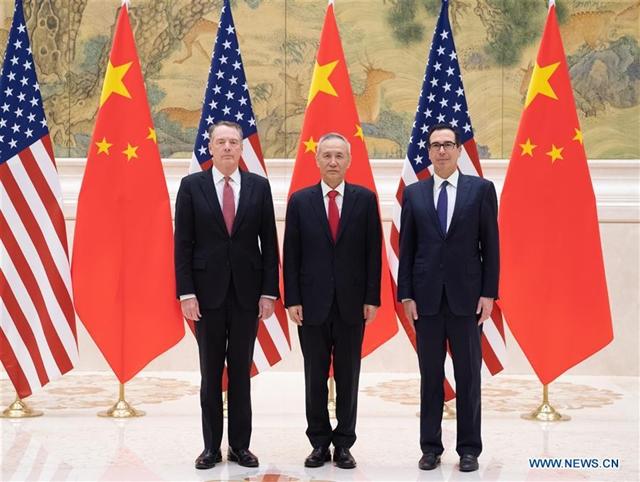 Từ trái qua phải: Đại diện Thương mại Mỹ Robert Lighthizer, Phó Thủ tướng Trung Quốc Lưu Hạc và Bộ trưởng Tài chính Mỹ Steven Mnuchin tham gia đàm phán cấp cao tại Bắc Kinh (Trung Quốc), ngày 14/2 (Ảnh: Xinhua)