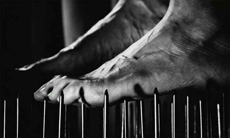 Mỗi khi chạm vào vật thể nào, bạn có thể cảm nhận được chúng.