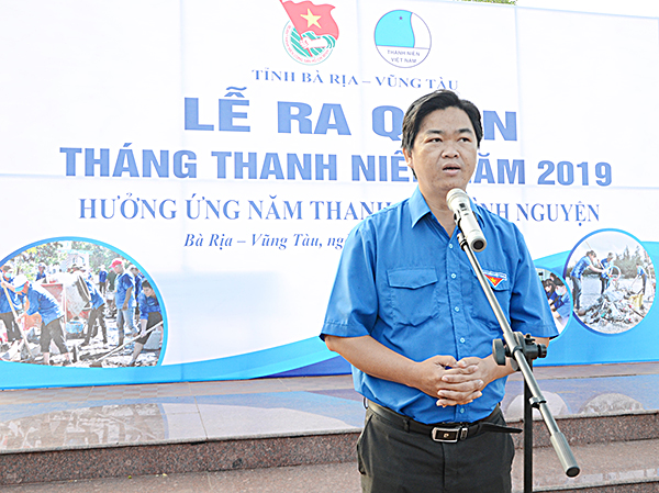 Anh Lê Văn Minh, Bí thư Tỉnh Đoàn phát biểu tại Lễ ra quân “Tháng thanh niên 2019”.