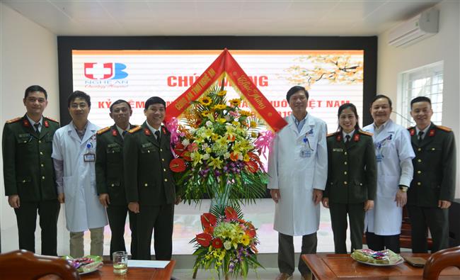 Chúc mừng Bệnh viện ung bướu