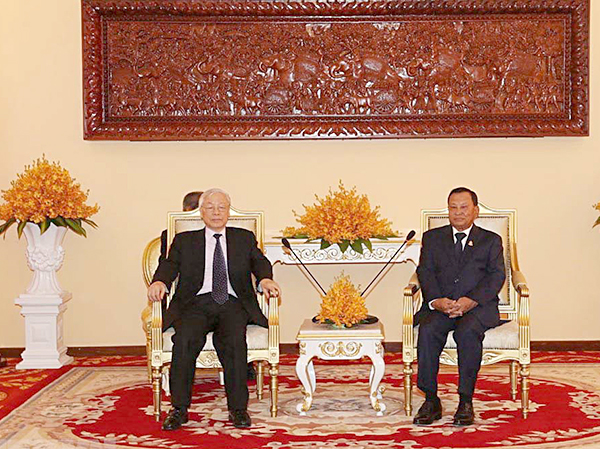 Tại Trụ sở Thượng viện ở thủ đô Phnom Penh, Tổng Bí thư, Chủ tịch nước Nguyễn Phú Trọng hội kiến với Chủ tịch Thượng viện Campuchia Samdech Say Chhum. Ảnh: TRÍ DŨNG