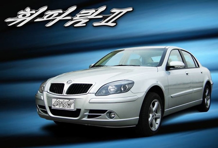 Chiếc Hwiparam II ở trên của Pyeonghwa có lưới tản nhiệt giống các mẫu xe BMW và thiết kế mang hơi hướm của Chevrolet Malibu đời 2001. (Ảnh: Pyeonghwa)
