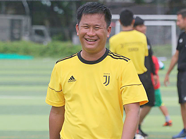 HLV trưởng CLB bóng đá BR-VT Đinh Hồng Vinh.