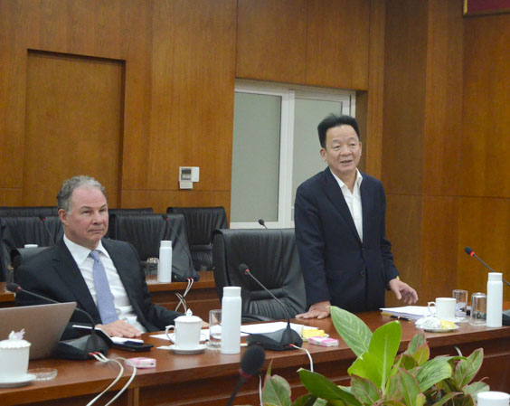 Ông Đỗ Quang Hiển, Chủ tịch HĐQT kiêm Tổng Giám đốc Tập đoàn T&T phát biểu tại buổi làm việc.