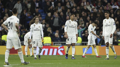 Nỗi thất vọng của các cầu thủ Real Madrid.