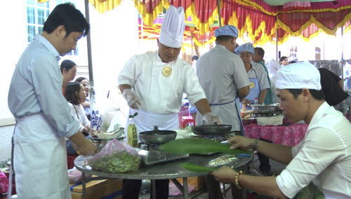 Các đội tham gia Hội thi ẩm thực do LĐLĐ huyện Xuyên Mộc tổ chức. Ảnh: NGUYỄN THẮNG