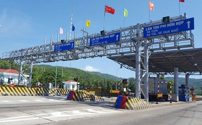 Nhiều trạm thu phí đường bộ vẫn sử dụng 2 làn thu phí hỗn hợp và tự động
